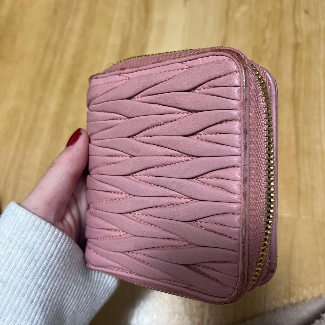 miu miu ピンク マテラッセル　二つ折り財布