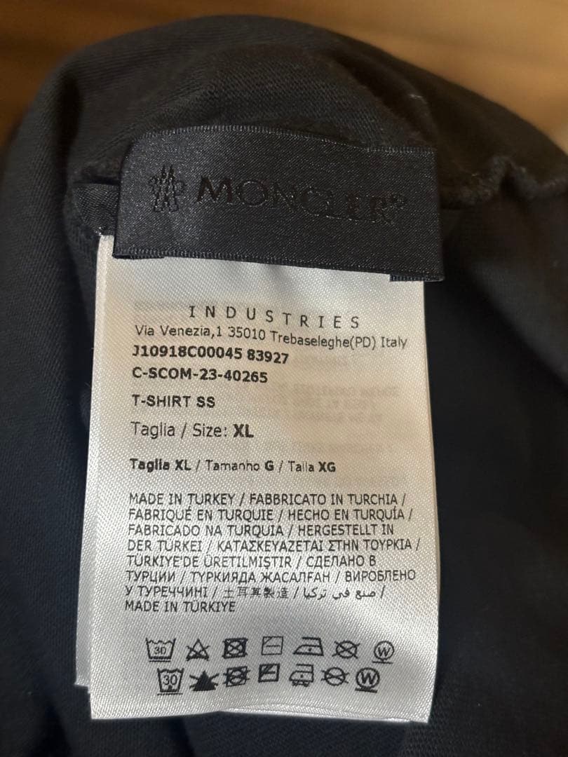 MONCLER ビッグワッペンTシャツ　ブラック