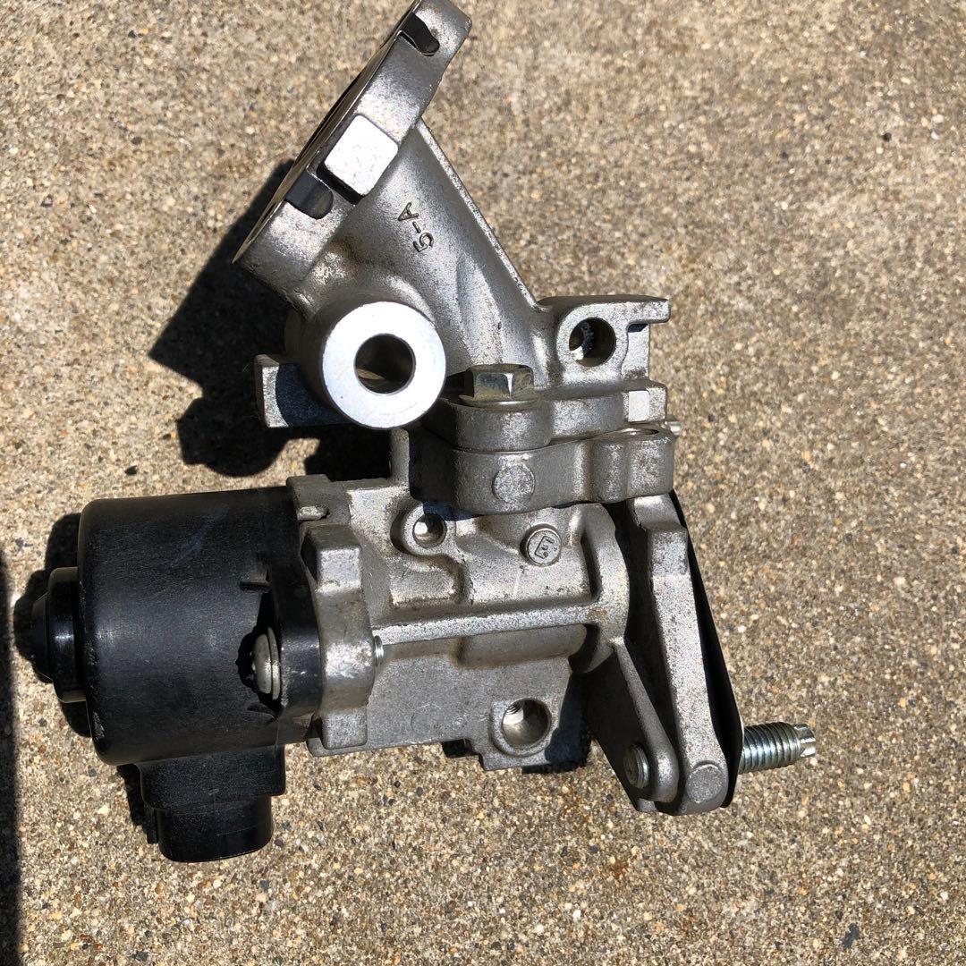 ヴォクシー　ハイブリッド　voxy 80 前期　EGRバルブ