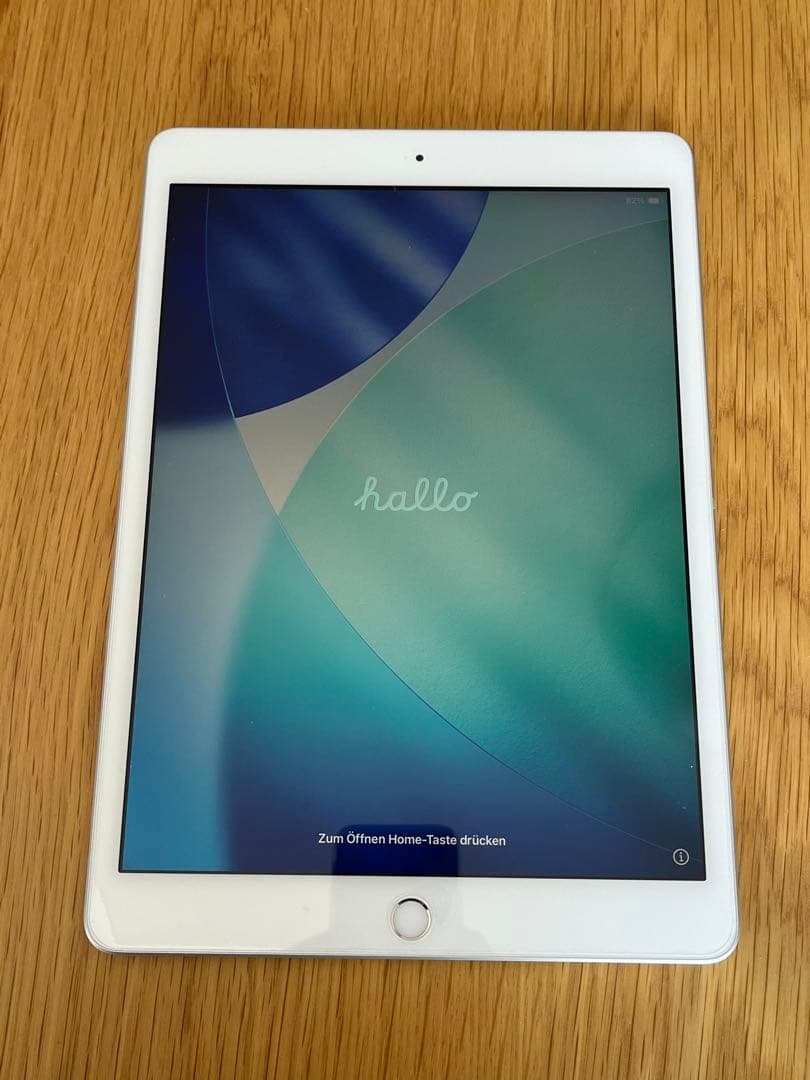 動作品 iPad 第8世代 32GB Wi-Fiモデル シルバー
