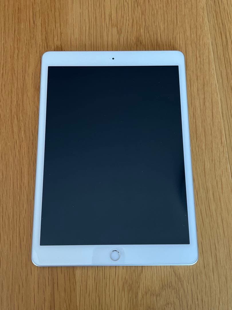 動作品 iPad 第8世代 32GB Wi-Fiモデル シルバー