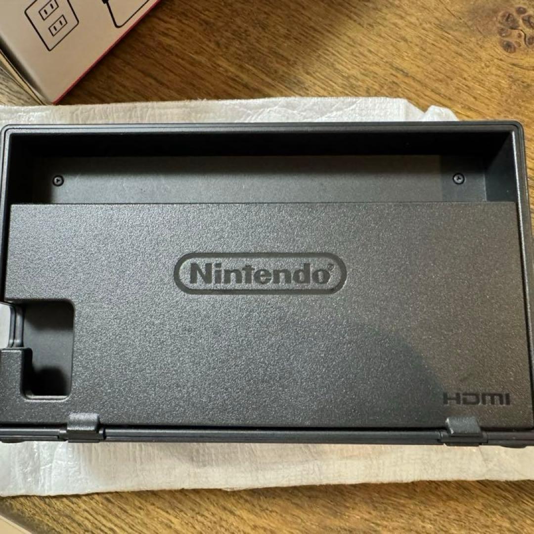 【中古】Nintendo Switch本体＋新品ホリパッド付