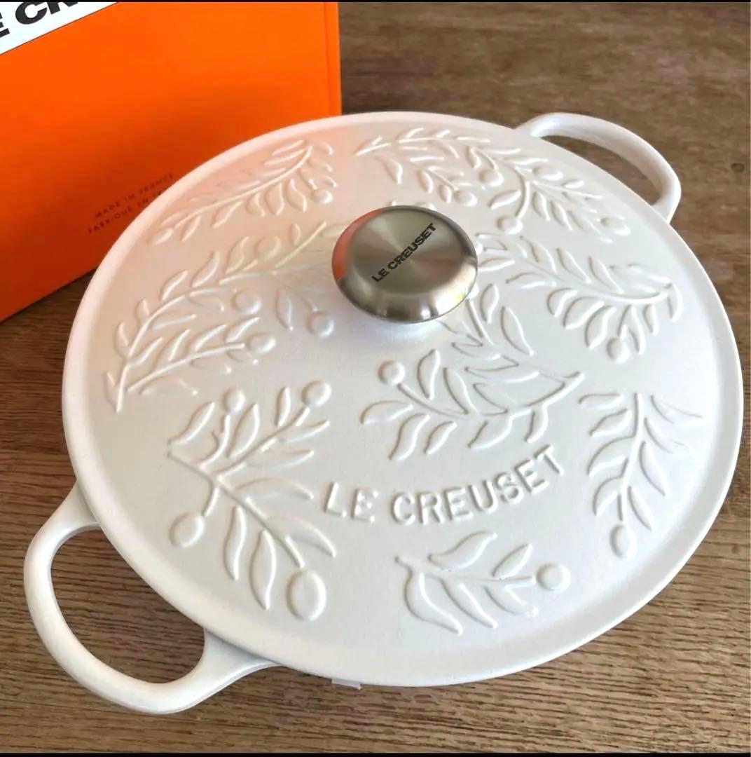 SALE❣️新品　ルクルーゼ 28cm マルミット オリーブブランチレリーフ　IH