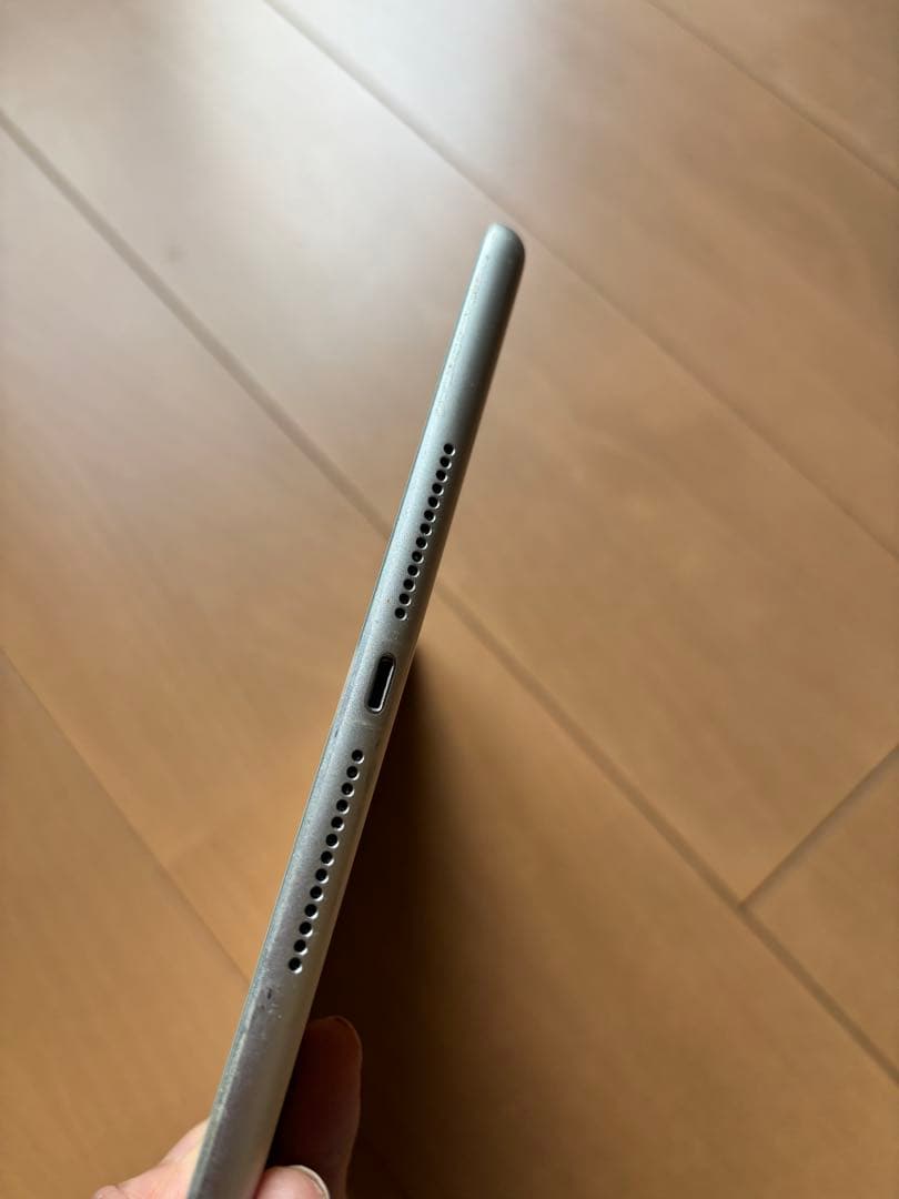 iPad 第5世代 32GB Wi-Fi シルバー 9.7インチ 動作確認済み