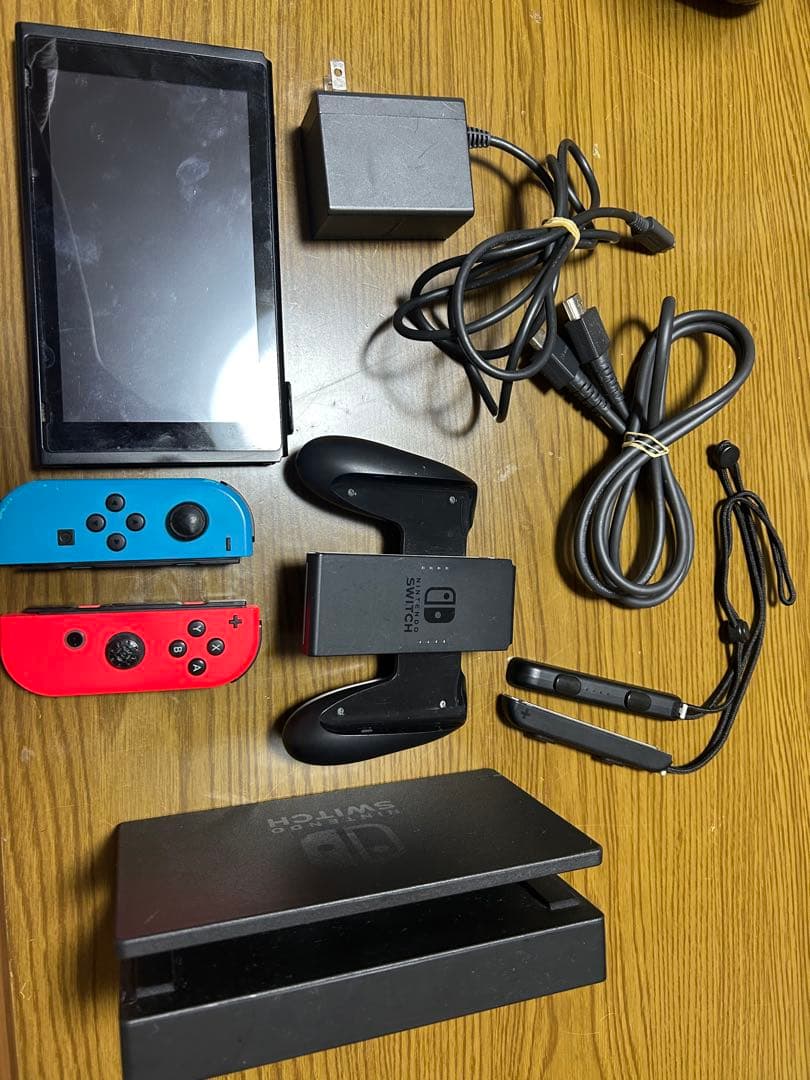 Nintendo Switch ネオンブルー/ネオンレッド ケース、ソフト付き