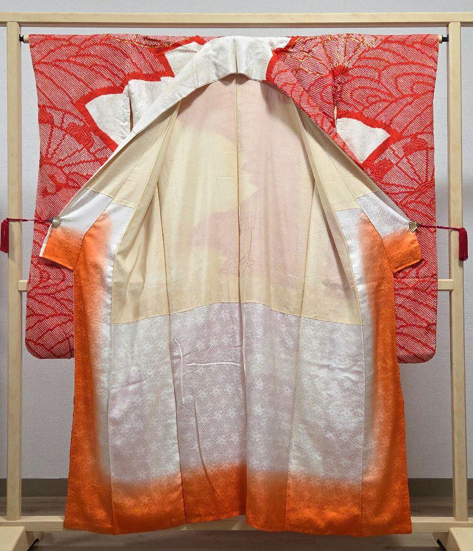 B レトロ 車輪に波模様 金駒刺繍 白 赤 絞り 正絹 振袖 成人式 着物