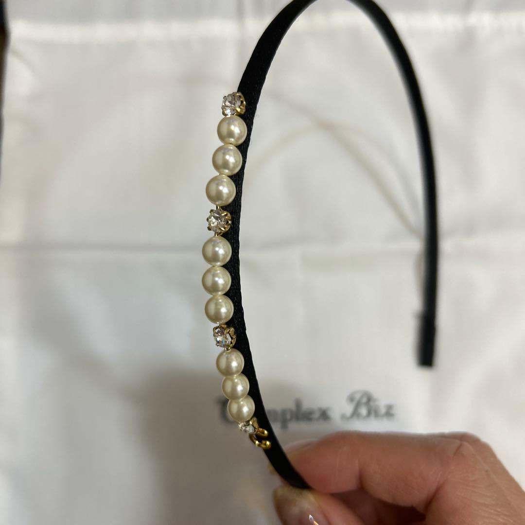 【美品】Complex Biz ポライトパールヘアバンド　　　　カチューシャ