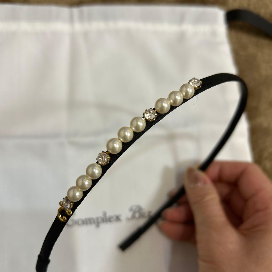 【美品】Complex Biz ポライトパールヘアバンド　　　　カチューシャ
