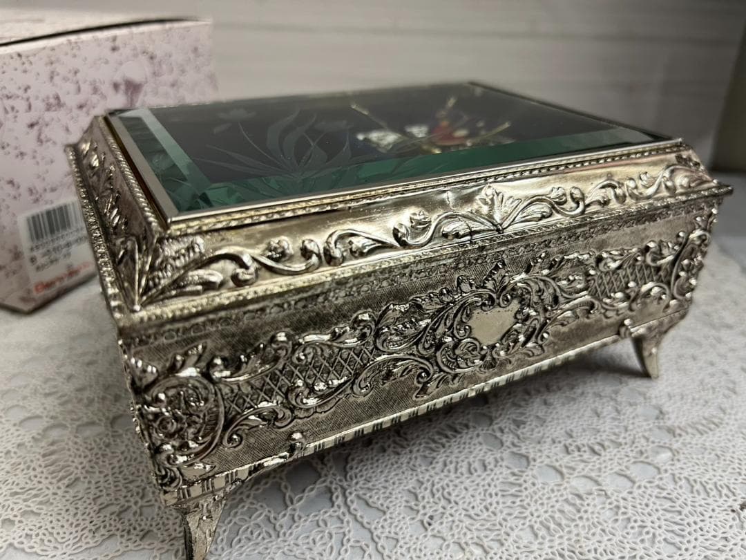 ★未使用品★ヴィンテージ　オルゴール　ジュエリーボックス　sankyoバタフライ