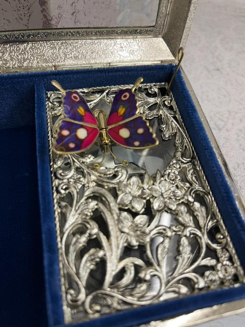 ★未使用品★ヴィンテージ　オルゴール　ジュエリーボックス　sankyoバタフライ