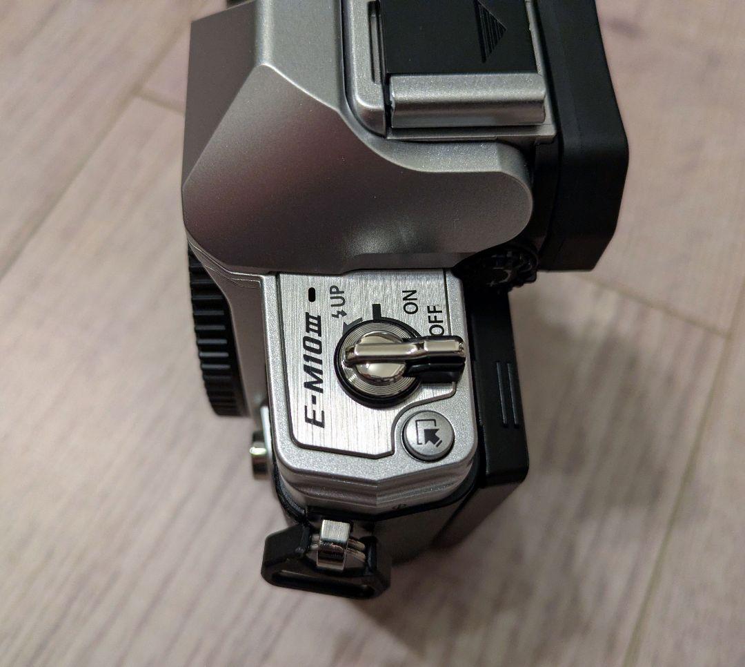 【限定値下げ】【おまけ付】OLYMPUS OM-D E-M10 Mark III