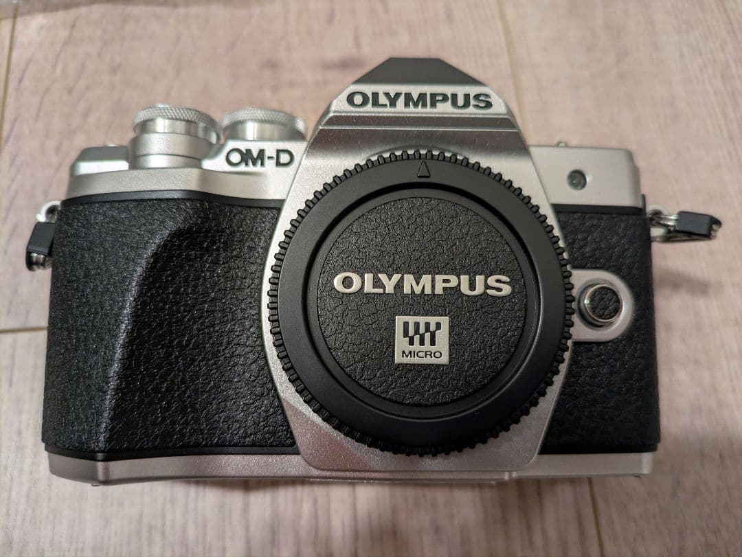 【限定値下げ】【おまけ付】OLYMPUS OM-D E-M10 Mark III