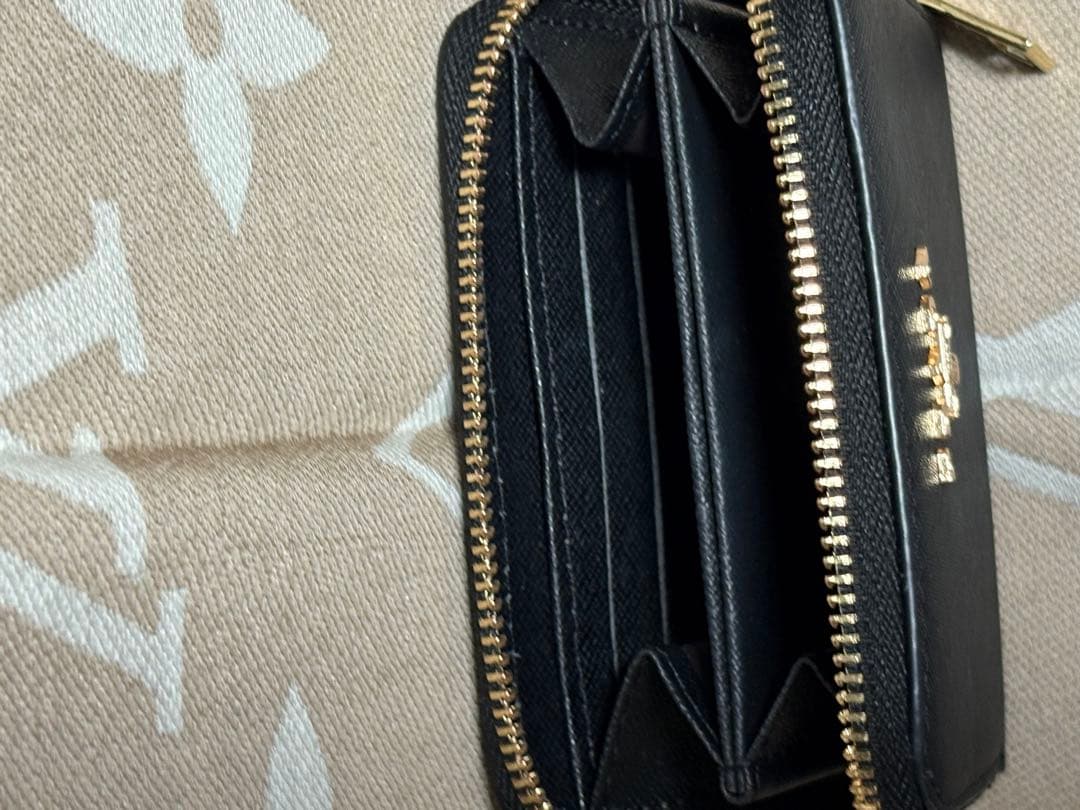 新品　ミニ財布　プラダノベルティ♡