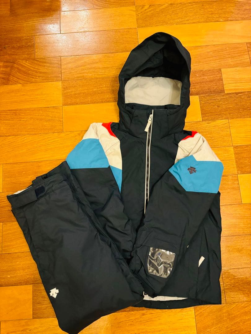 値下げしました★DESCENTE ★スキーウェア上下 150cm
