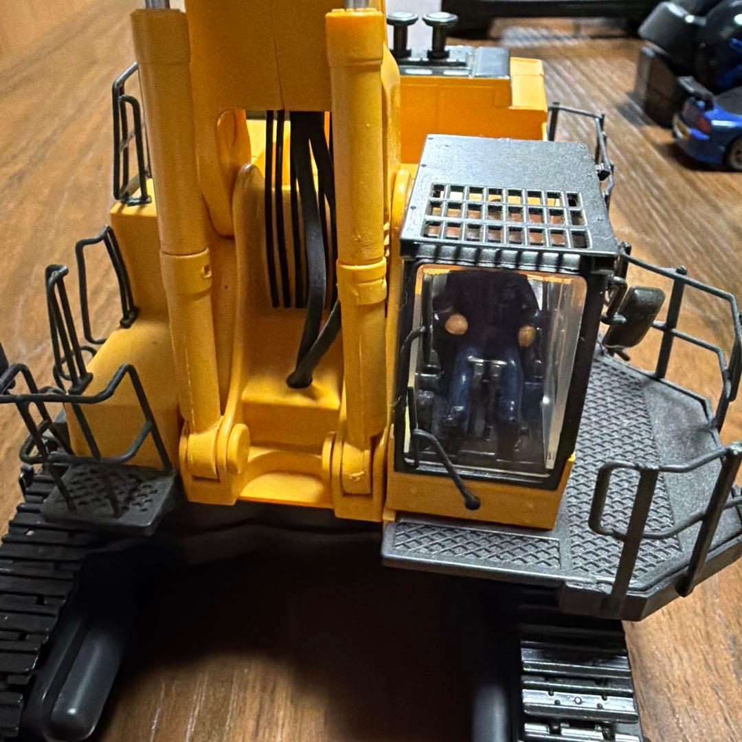 京商の1/50スケール、コマツ油圧ショベル「PC1250-8」のラジコンです