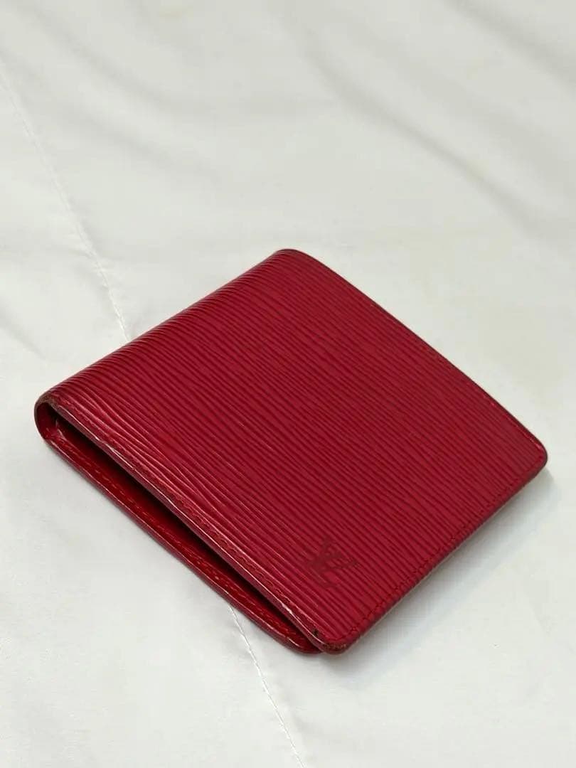 Louis Vuitton ルイヴィトン エピ レザー レッド