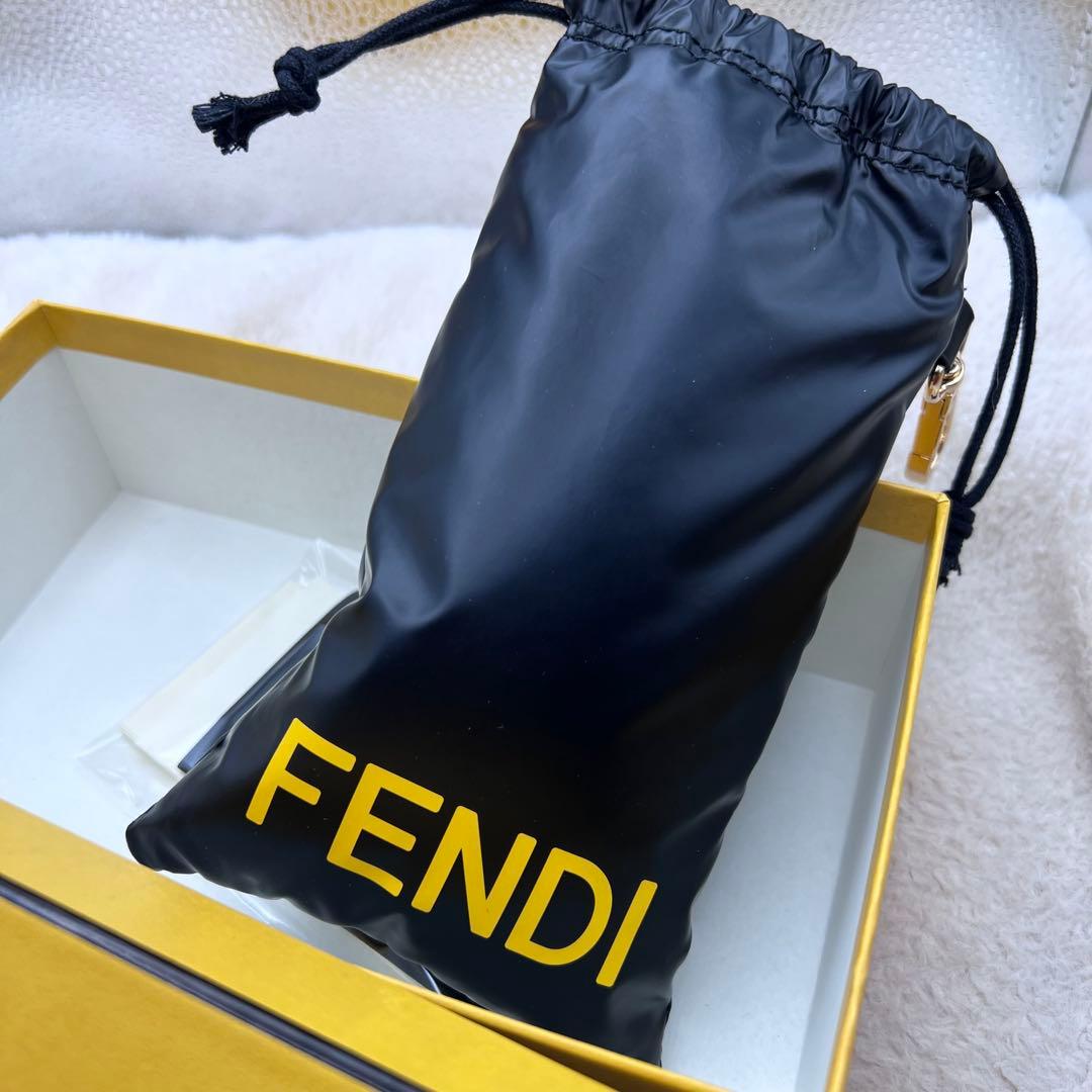 極美品✨FENDI FE40057U 01A 黒 サングラス