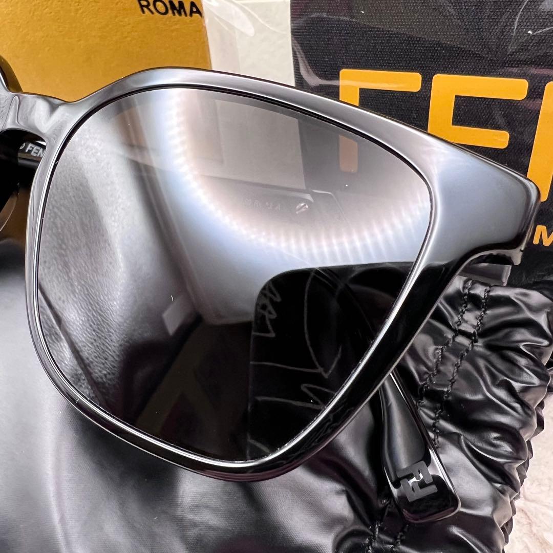 極美品✨FENDI FE40057U 01A 黒 サングラス