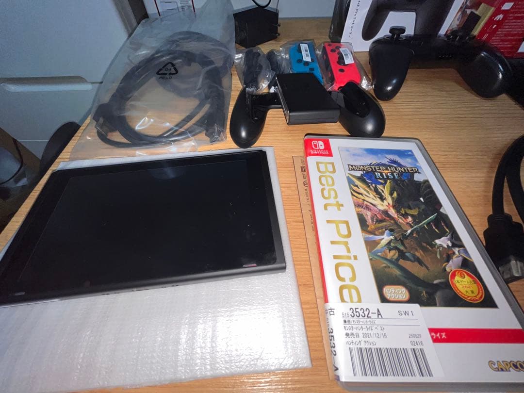 Nintendo Switchネオン　バッテリー強化版箱付プロコントローラー付