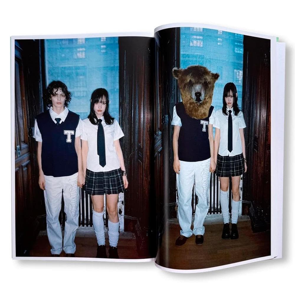 テス・ペトロニオ写真集 ANNE IMHOF'S DOOM DOCUMENTED