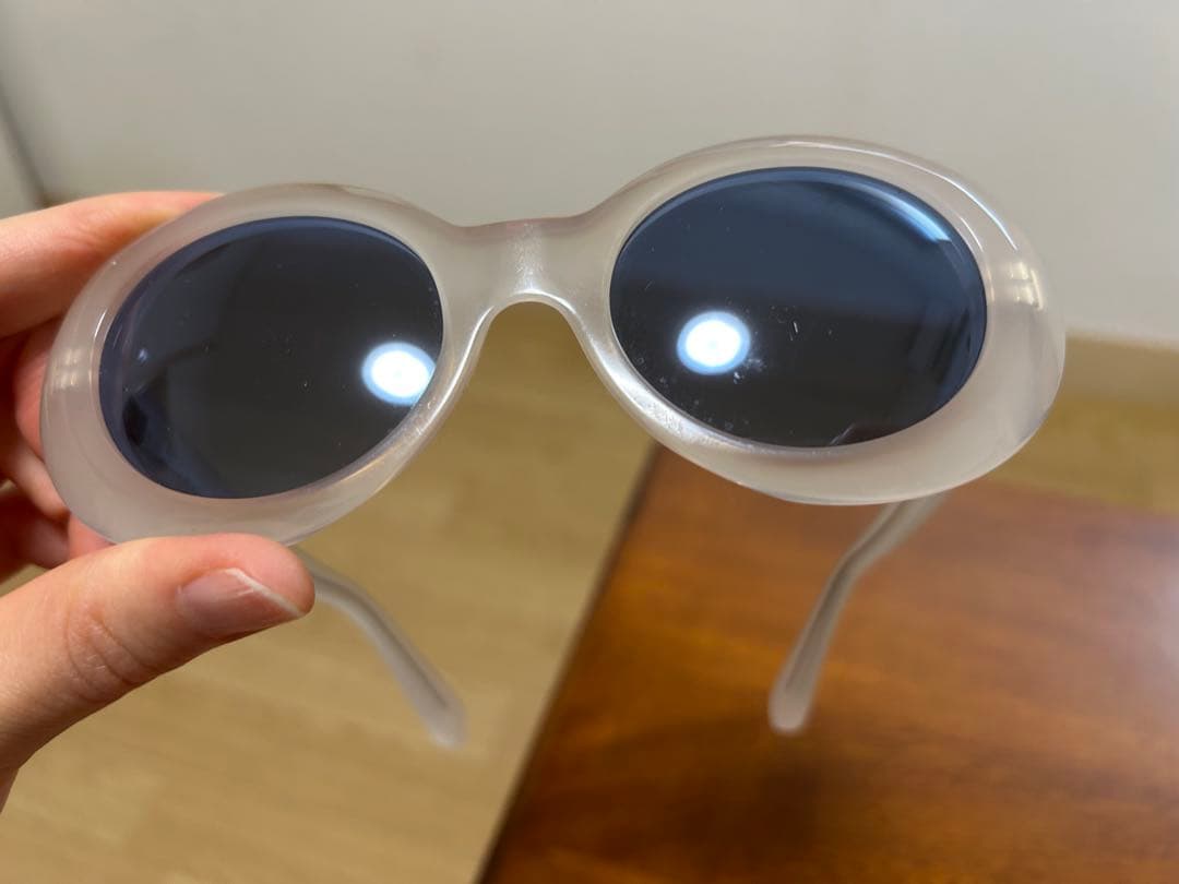 Acne Studios クリアホワイト キャットアイ サングラス