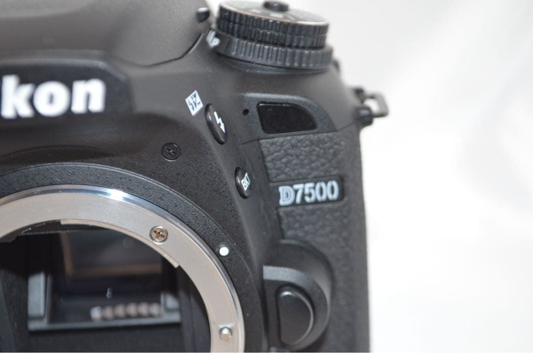 滅多にないシャッター数1500回以下 Nikon D7500☆Wi-Fi搭載