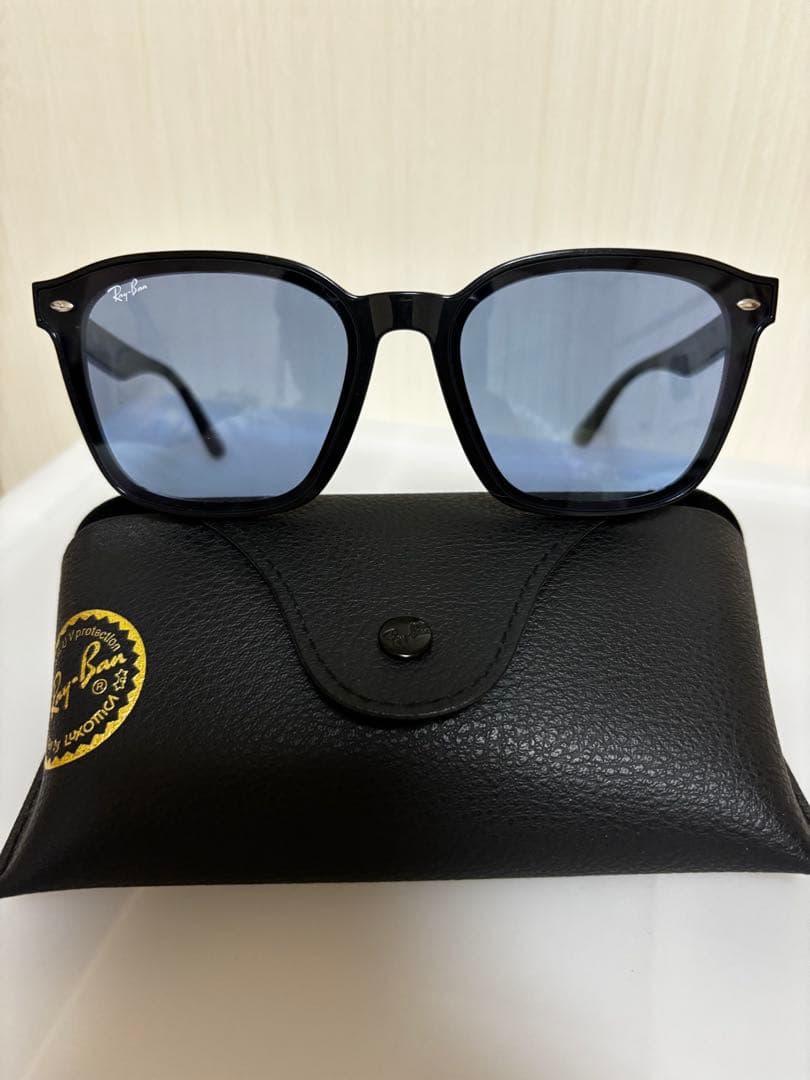 極美品、保証書付き Ray-Ban RB4392D サングラス