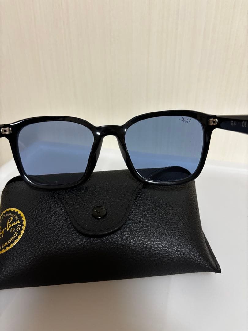 極美品、保証書付き Ray-Ban RB4392D サングラス