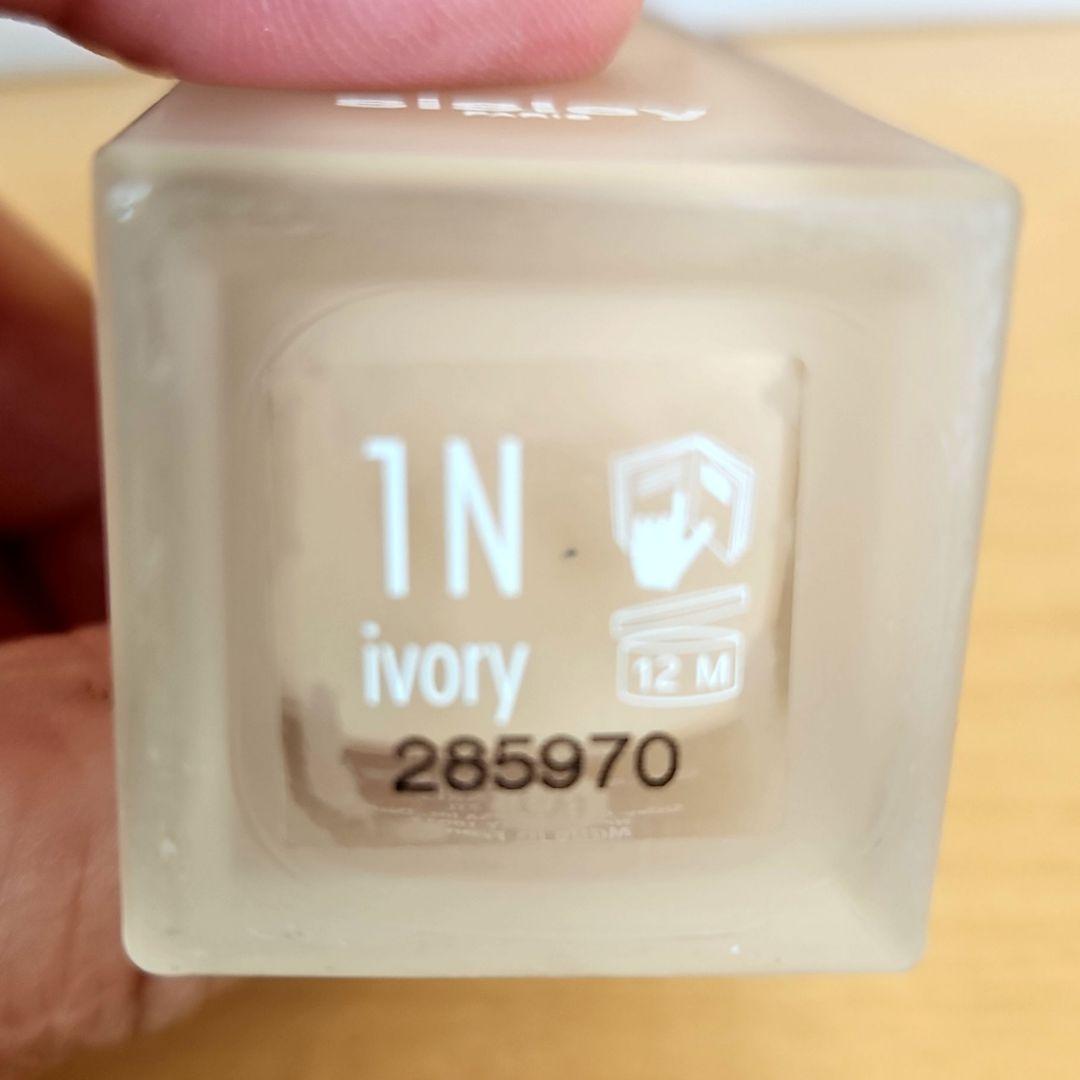 【中古】sisley シスレー リキッドファンデーション 1N アイボリー