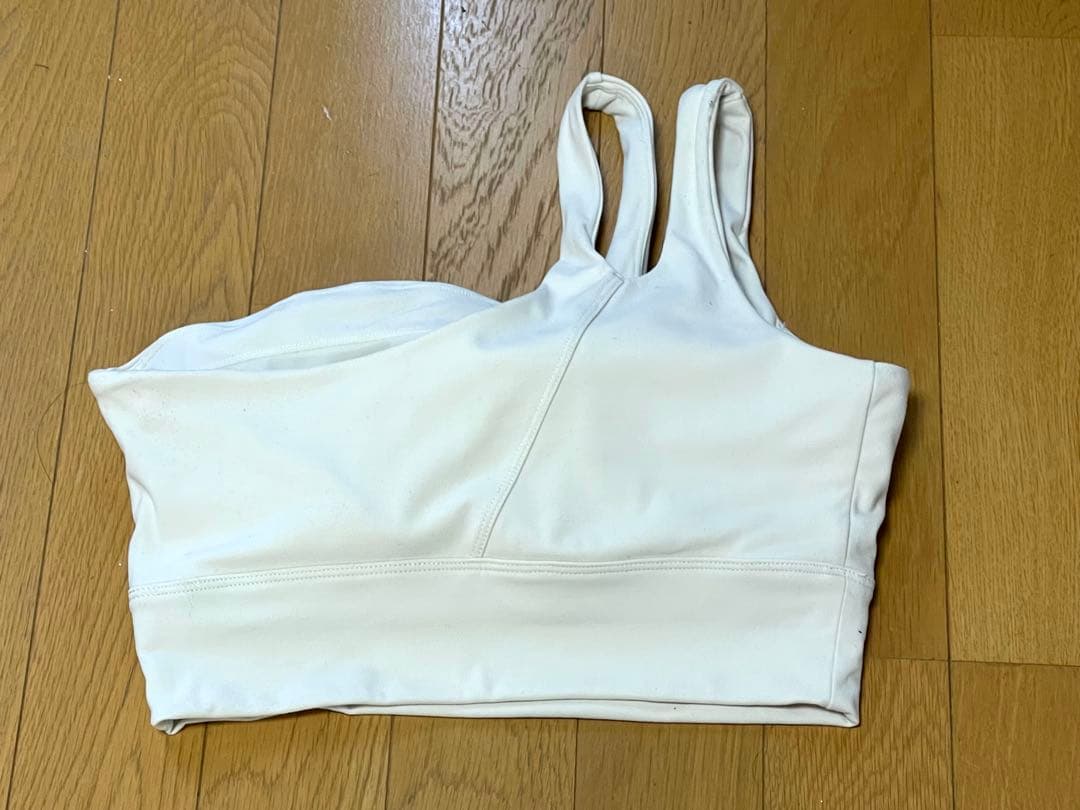 【新作・美品】LÝFT ブラトップ　ワンショルダー　M アイボリー LYFT