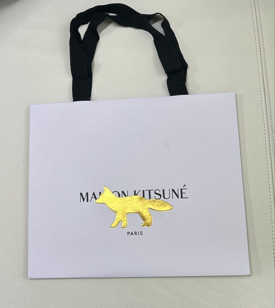 新品タグ付きMAISON KITSUNÉ ダークグリーン ニット帽ショッパー付き