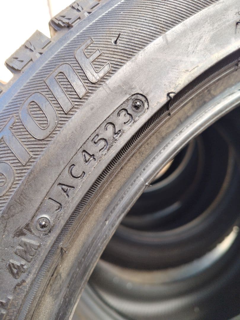 ②BSスダッドレスタイヤ215/50R17 2本セット