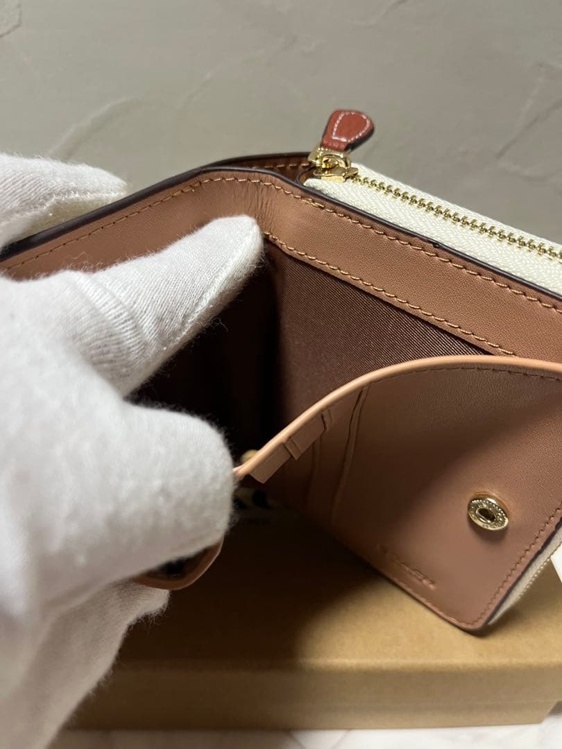 ✨️新品未使用✨️COACH 二つ折り財布 ホワイト/ブラウン