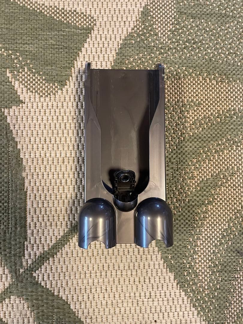 ダイソン掃除機 V10各種アタッチメント付バッテリー無し