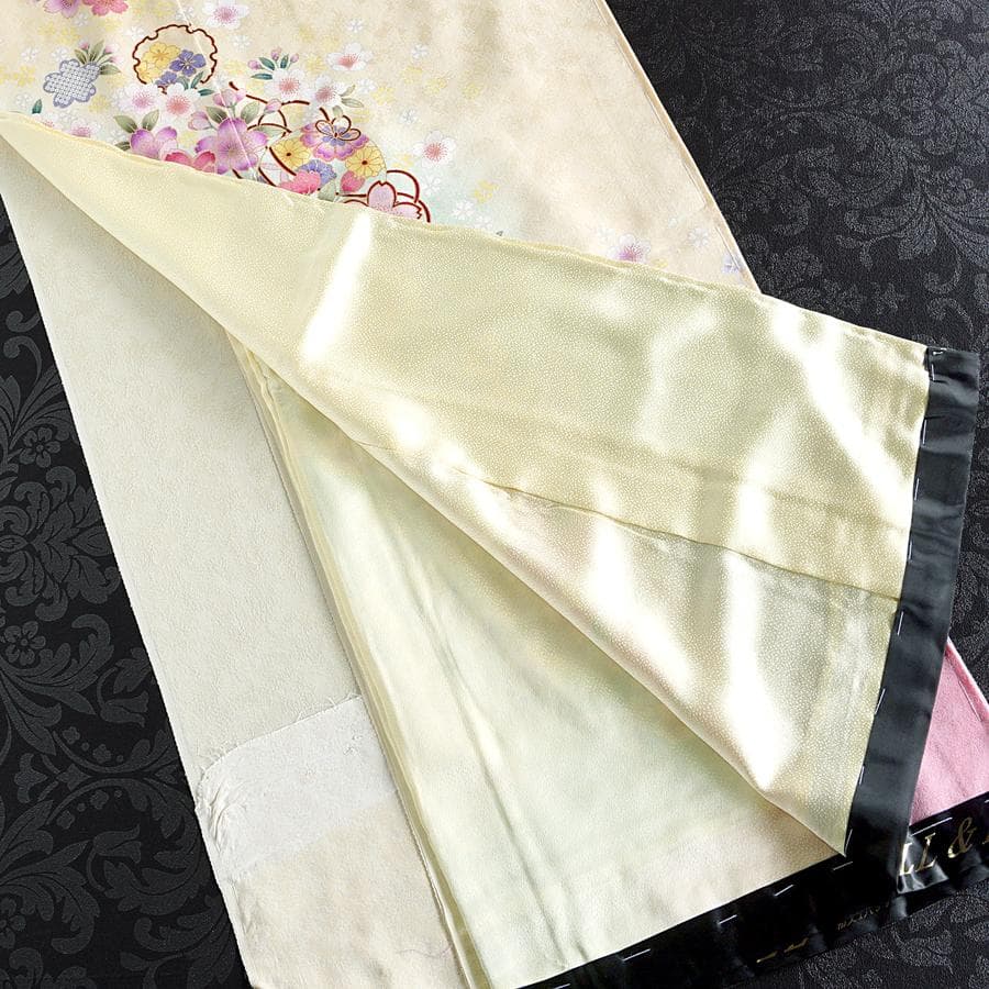 振袖　フリーサイズ　未仕立て　仮絵羽　鳥の子色 クリームイエロー