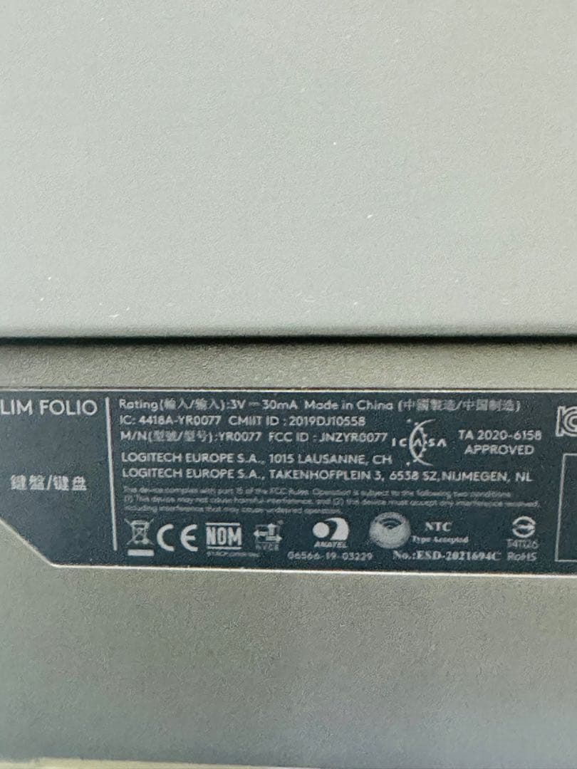 ①SLIM FOLIO iPad 第9/8/7世代用キーボード一体型ケース