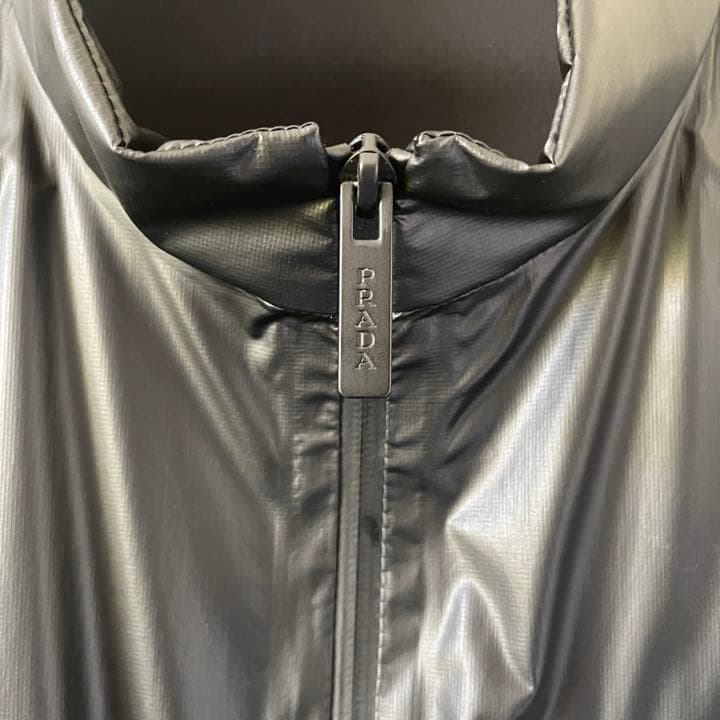 【試着のみ】定価24万　PRADA リネアロッサ　ナイロンベスト