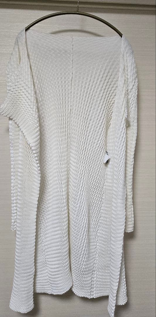【美品】ISSEY MIYAKE ロングカーディガン 白 日本製 伸縮素材