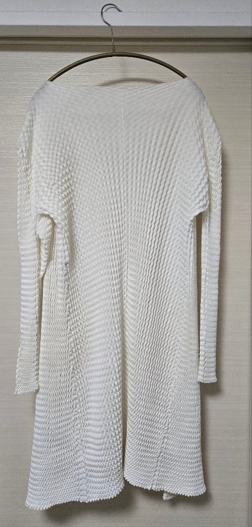 【美品】ISSEY MIYAKE ロングカーディガン 白 日本製 伸縮素材