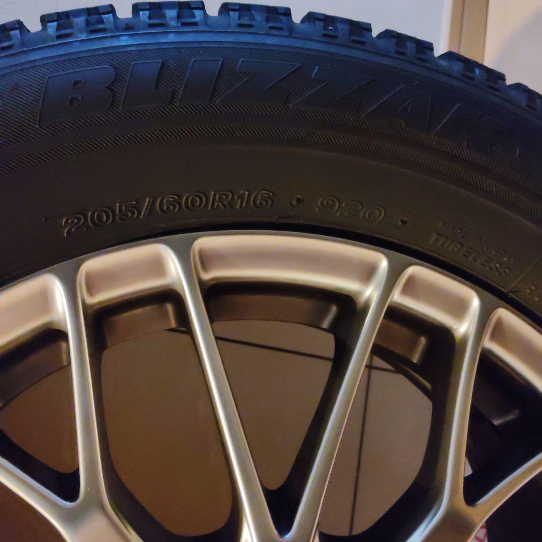 ブリヂストン　BLIZZAK VRX スタッドレスタイヤ 205/60R16