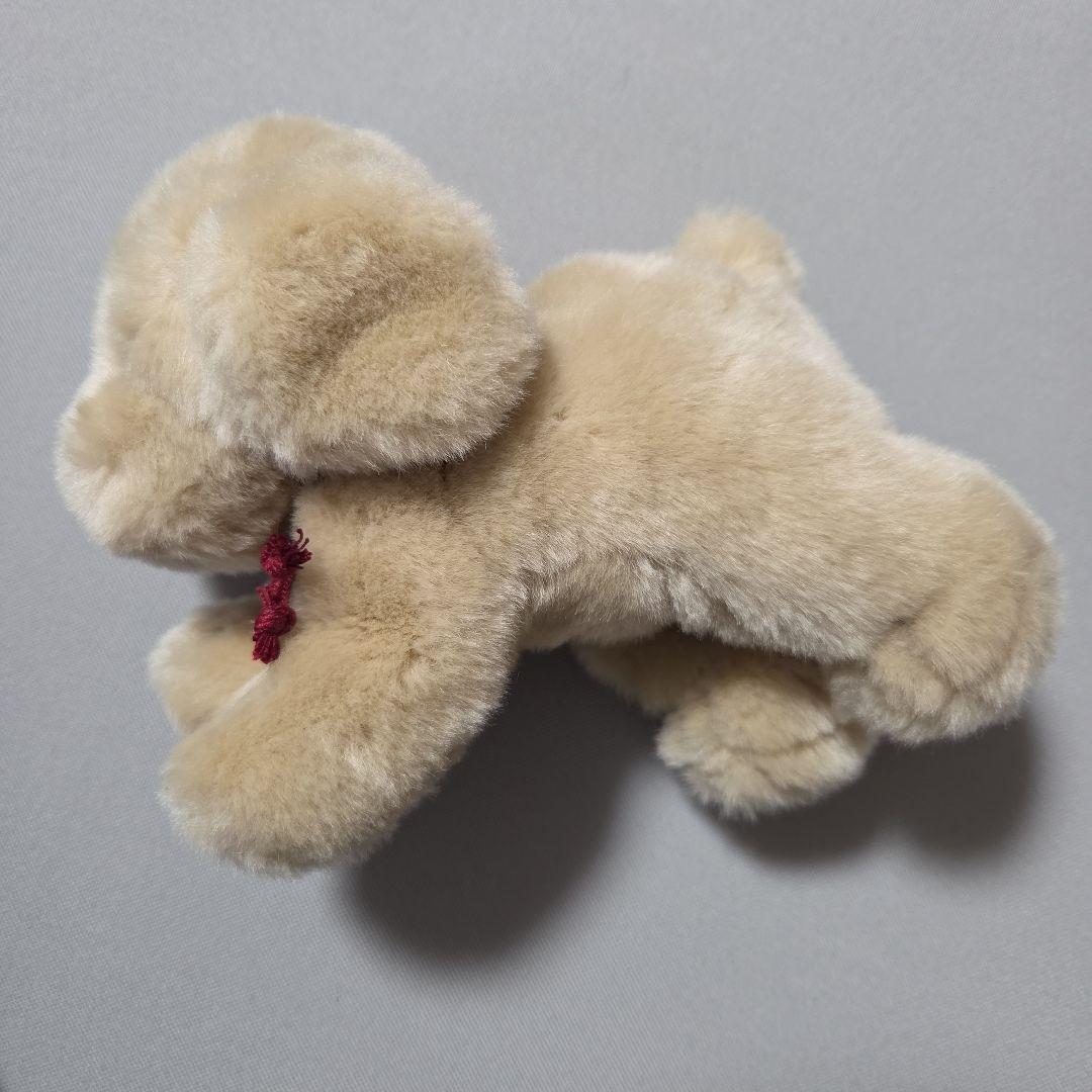 毛並の良いベージュの犬のぬいぐるみ 約18cm