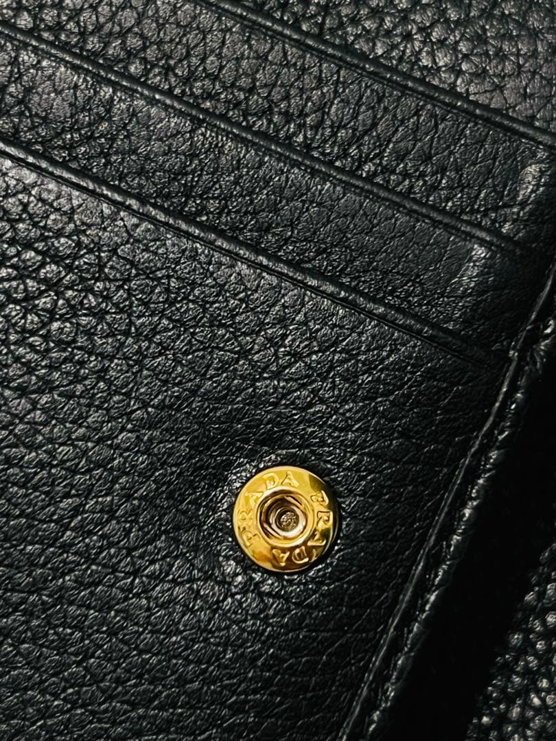 PRADA ブラック 三つ折り財布　　　ICチップ(RFID)搭載