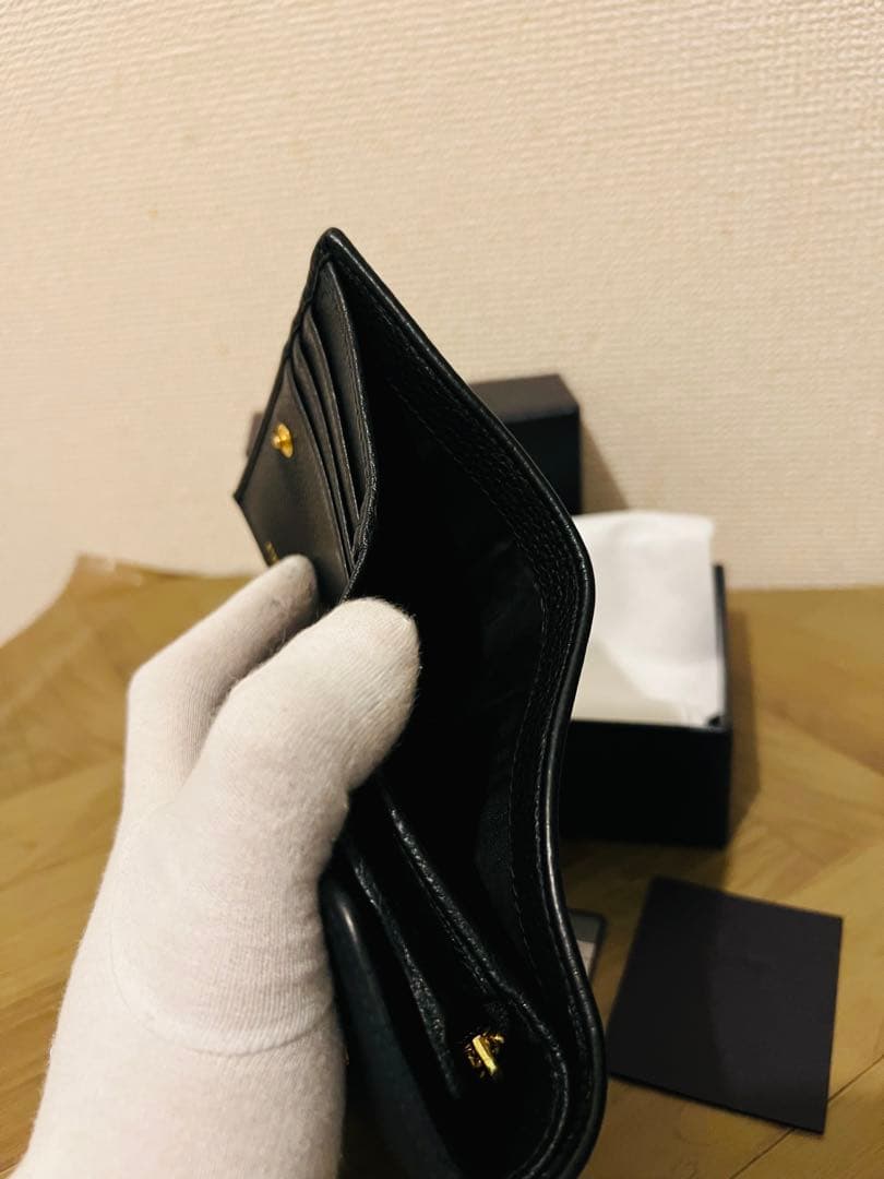PRADA ブラック 三つ折り財布　　　ICチップ(RFID)搭載