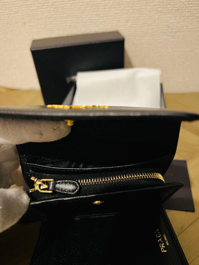 PRADA ブラック 三つ折り財布　　　ICチップ(RFID)搭載