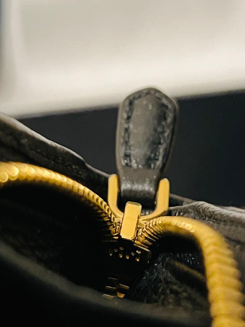 PRADA ブラック 三つ折り財布　　　ICチップ(RFID)搭載