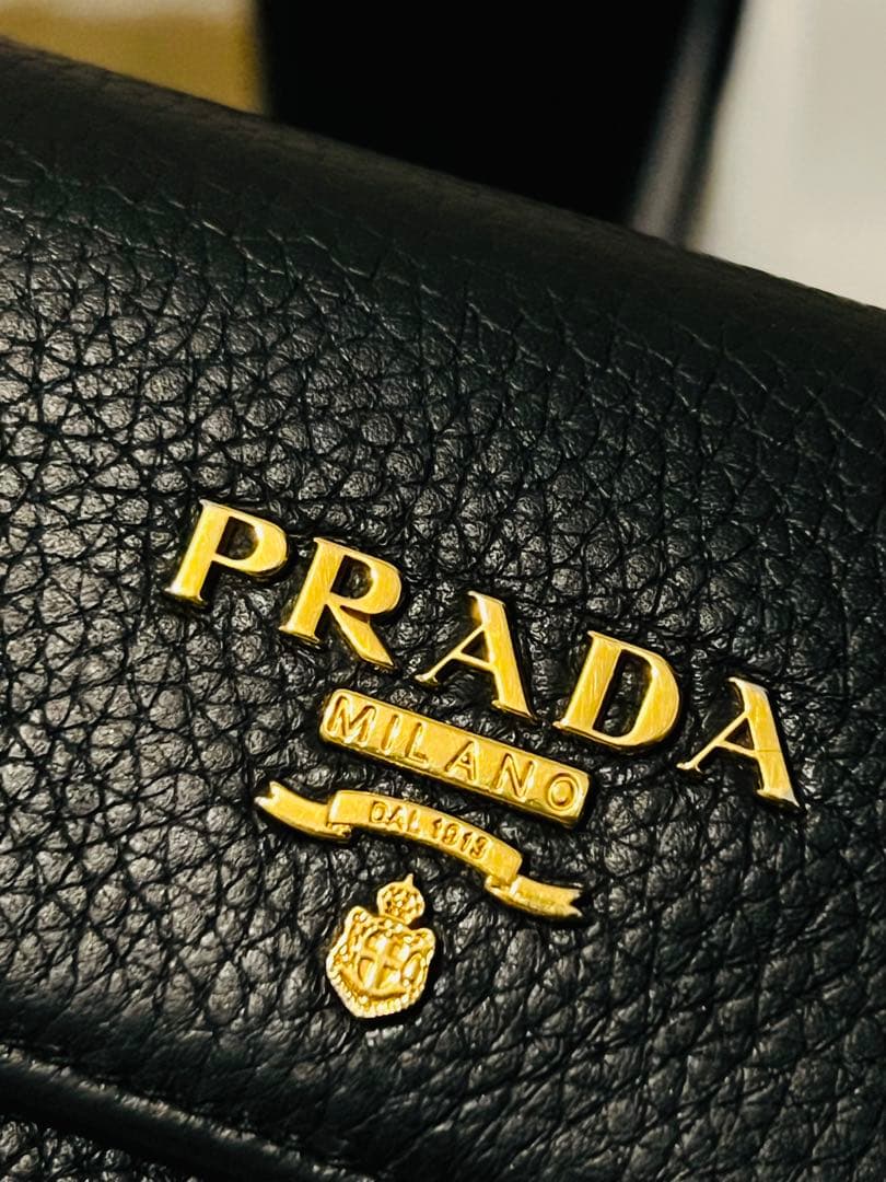 PRADA ブラック 三つ折り財布　　　ICチップ(RFID)搭載