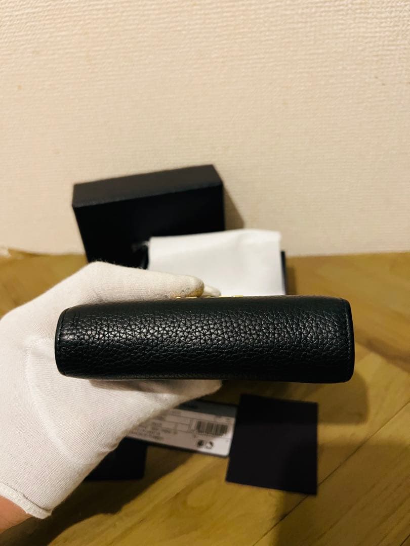 PRADA ブラック 三つ折り財布　　　ICチップ(RFID)搭載