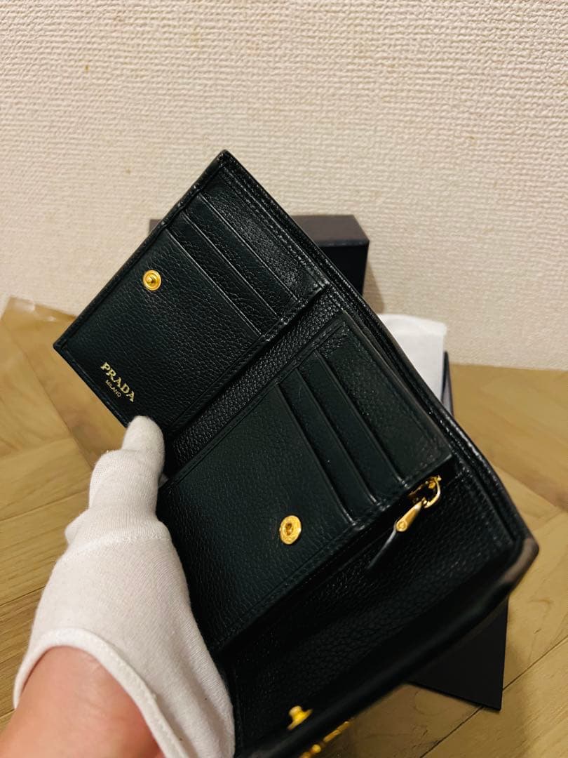 PRADA ブラック 三つ折り財布　　　ICチップ(RFID)搭載