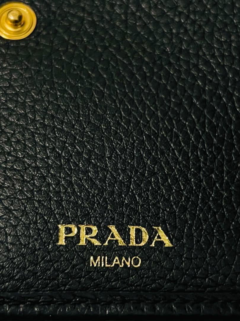 PRADA ブラック 三つ折り財布　　　ICチップ(RFID)搭載