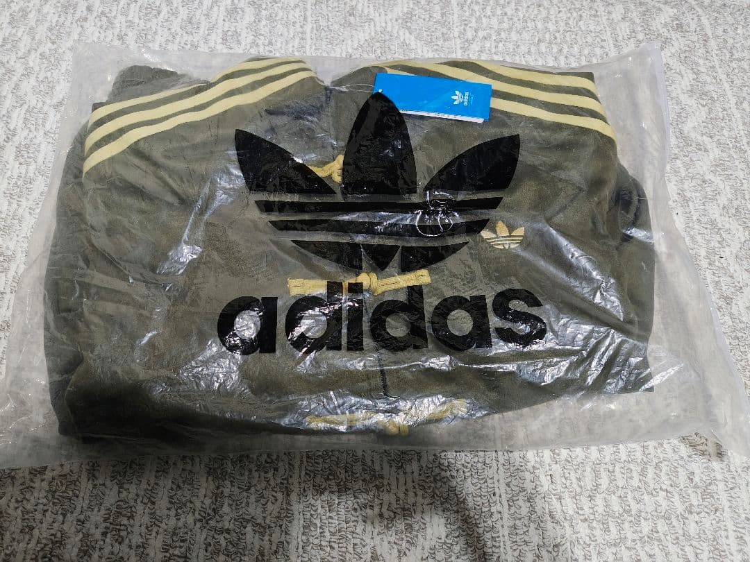 adidasアディダス 中国限定 トラックジャケット　オリーブ　カーキ　Lサイズ